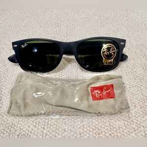 Ray-Ban Black and Green Sunglasses - NWT